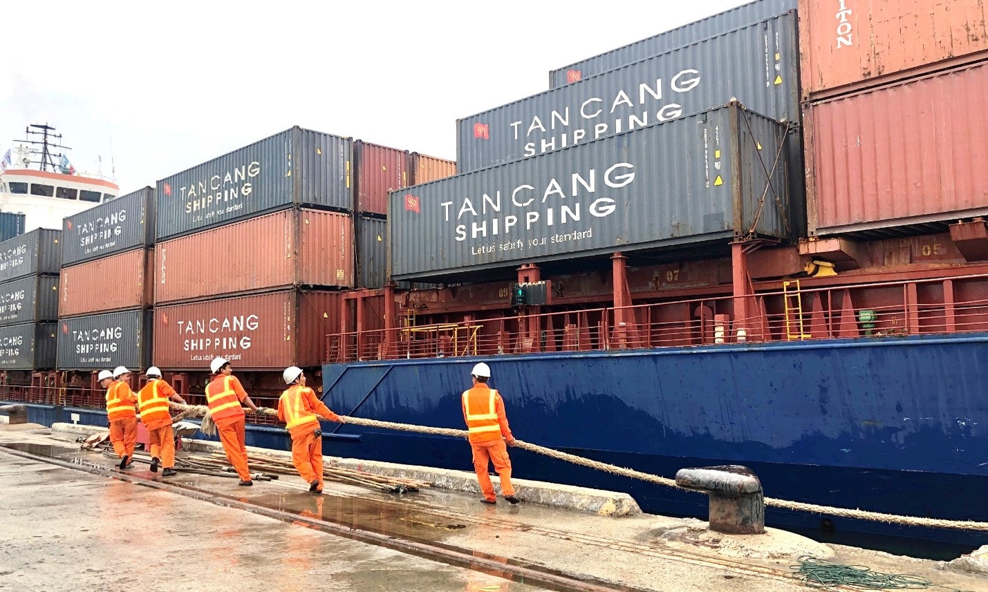 Chuyến tàu container đầu tiên của Tan Cang Shipping cập cảng Cam Ranh