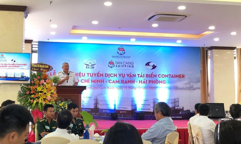 Đồng chí Thượng tá Phùng Ngọc Minh - PTGĐ TCT Tân Cảng Sài Gòn phát biểu tại Lễ giới thiệu Tuyến dịch vụ biển Container TP. HCM - Cam Ranh - Hải Phòng
