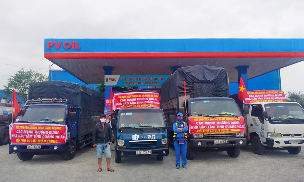 PVOIL thực hiện chương trình hỗ trợ xăng dầu cho xe chở hàng cứu trợ đồng bào lũ lụt miền Trung
