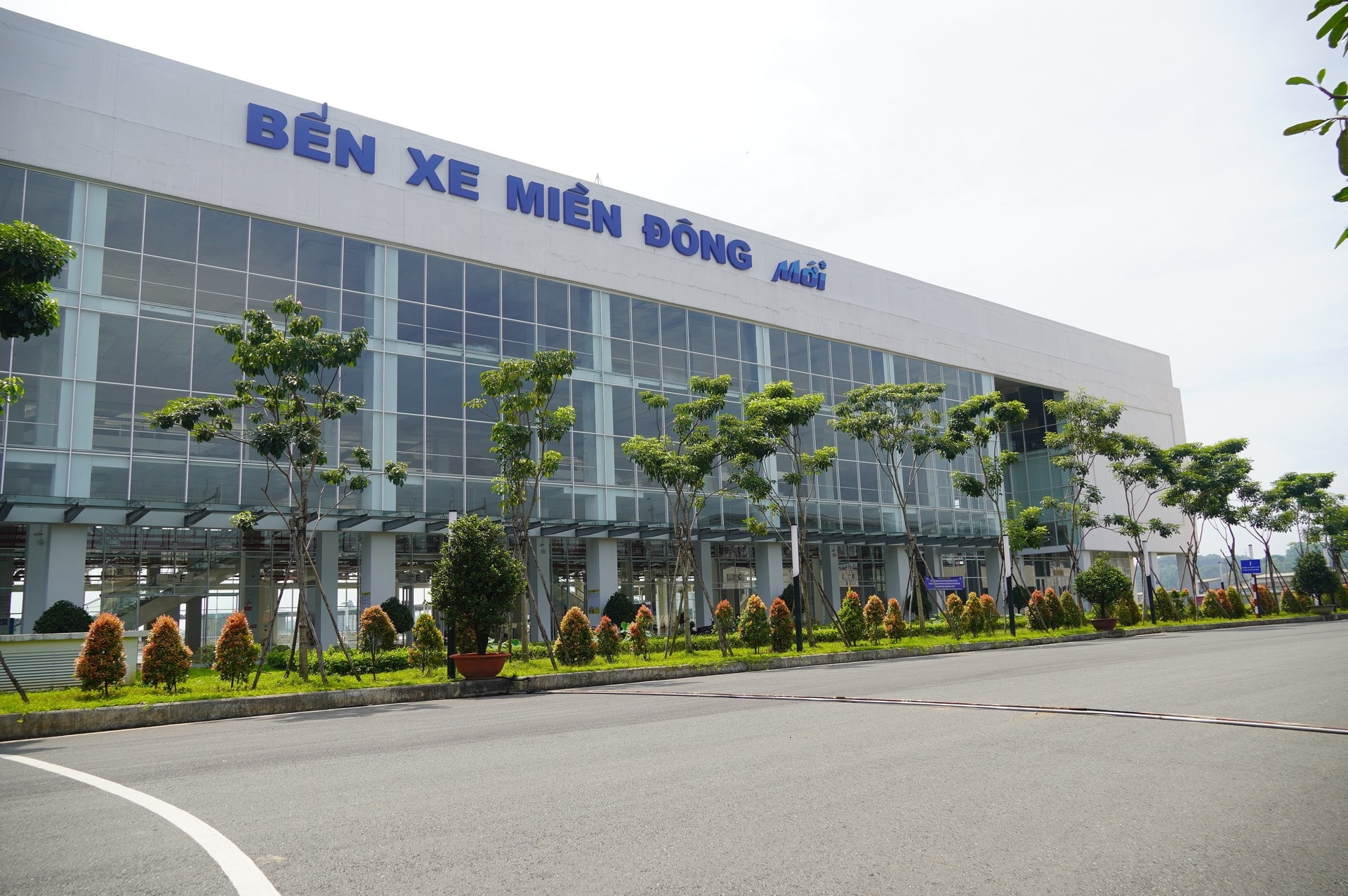 Khung cảnh hoang vắng chưa từng thấy ở bất cứ bến xe nào - Ảnh: Mỹ Nhân