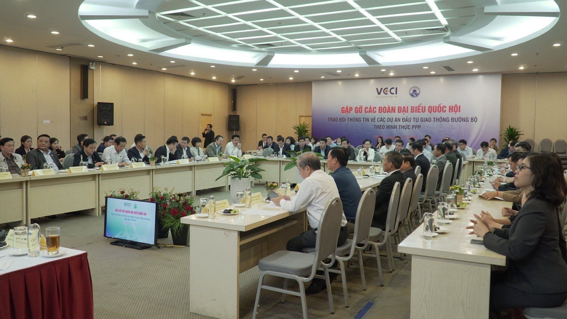 Nhiều chuyên gia 'bắt bệnh, kê đơn' cho các dự án PPP tại buổi gặp gỡ các đoàn đại biểu Quốc hội để trao đổi thông tin về các dự án đầu tư giao thông đường bộ Việt Nam theo hình thức PPP