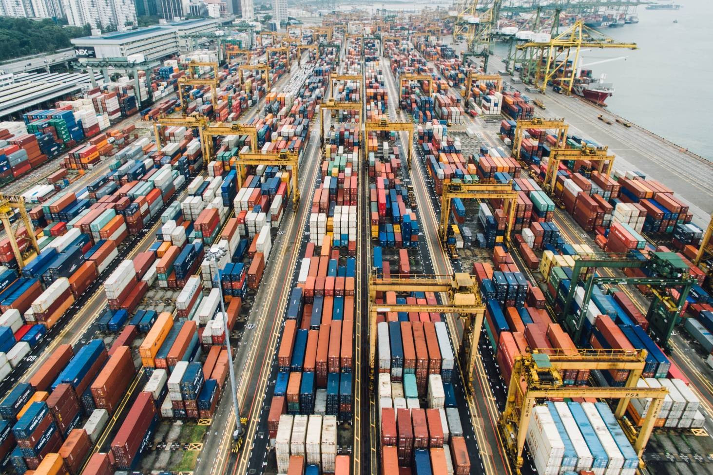 Chi phí dịch vụ logistics Việt Nam quá cao đang biến những ưu thế tiềm năng trở thành rào cản trong tiến trình hội nhập kinh tế quốc tế