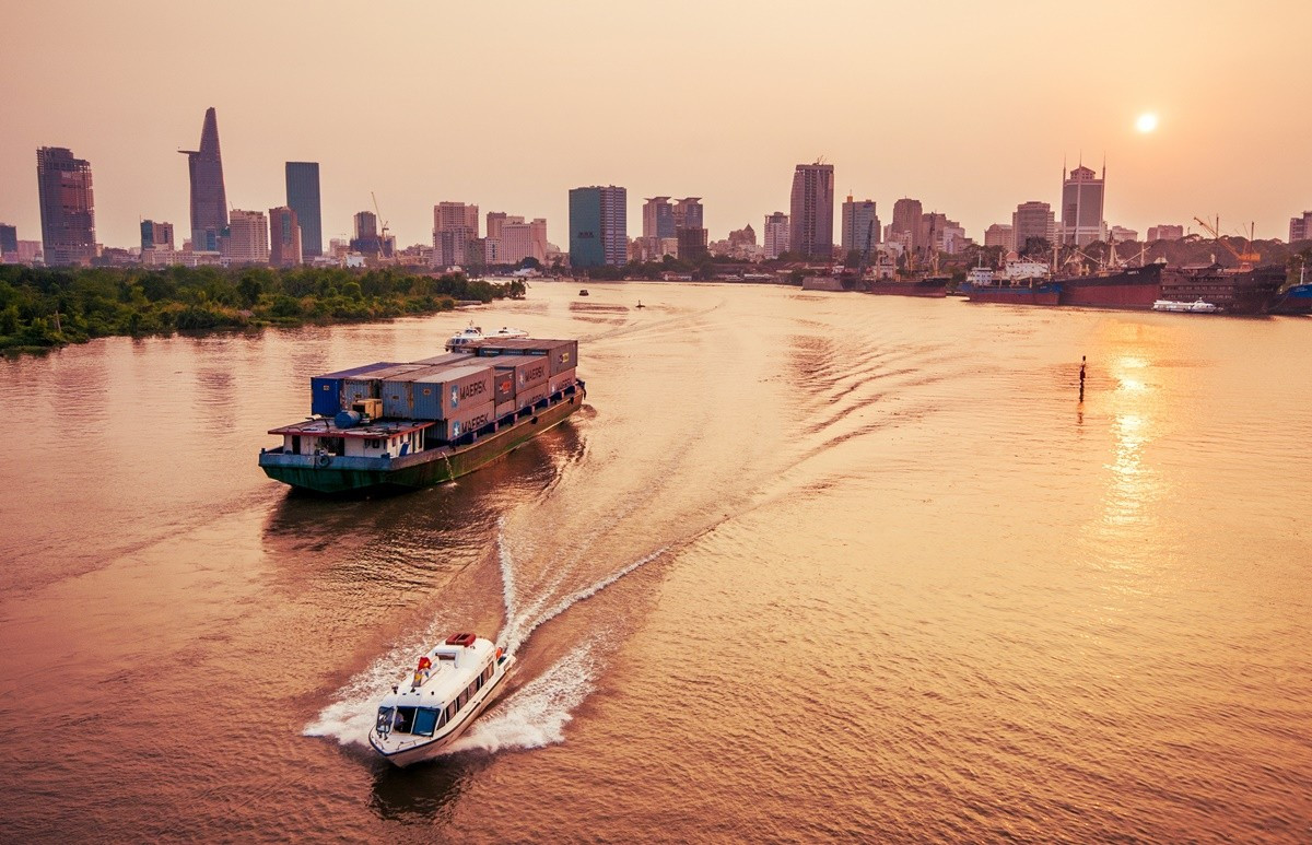 The inland waterway transport (IWT) now plays the very important role in connect logistics, particularly in goods export