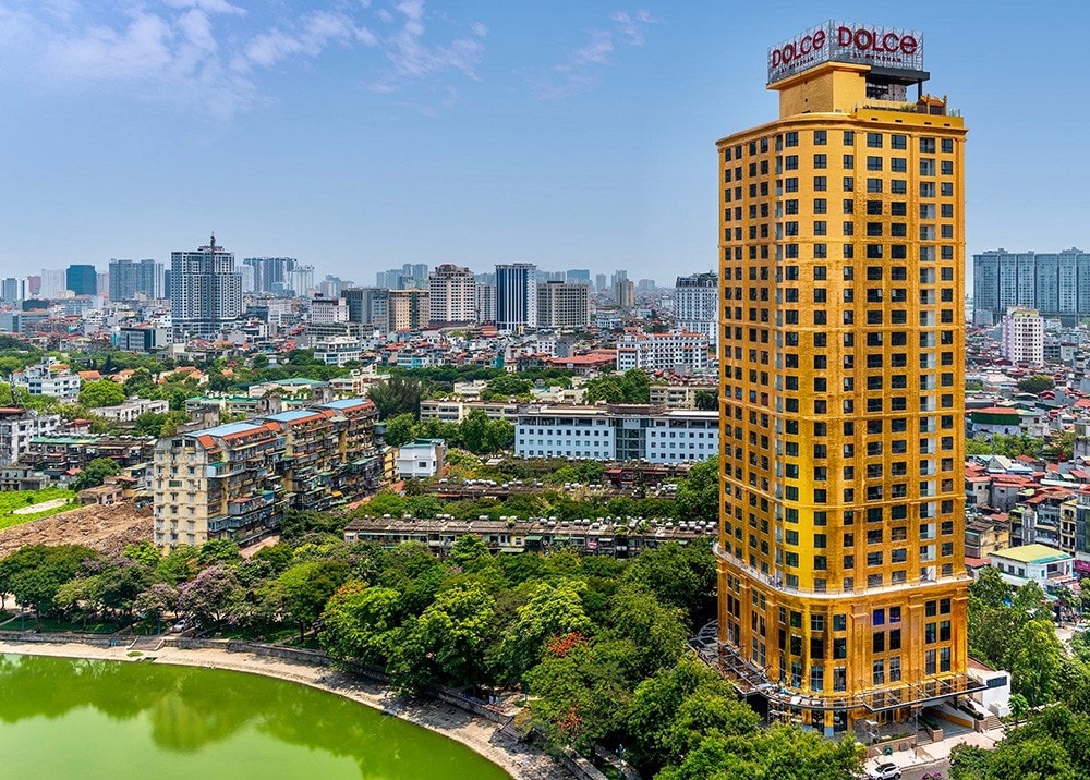 Khách sạn Dolce by Wyndham Hanoi - Golden Lake tọa lạc tại vị trí mà các nhà đầu tư đánh giá là vị trí sinh vàng, mảnh đất hiếm còn sót lại của vùng đất địa linh nhân kiệt Ba Đình