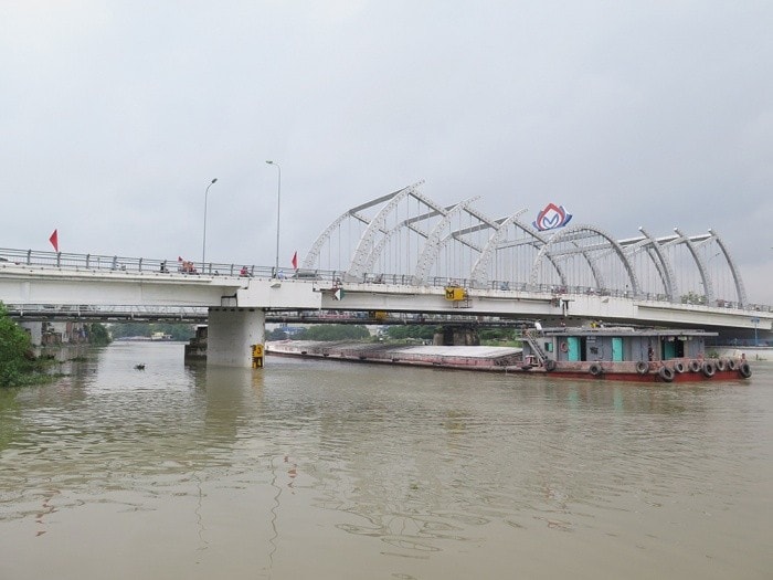 Phần lớn tàu lưu thông qua sông Đào Hạ Lý có trọng tải trên 1.000 - 3.000 tấn, trong khi cấp kỹ thuật của luồng, cầu vượt sông được tính toán phù hợp nhất với tàu đến 300 tấn
