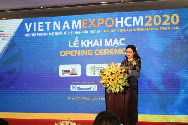 Bà Nguyễn Vân Nga, Cục trưởng Cục Công tác phía Nam - Bộ Công Thương Việt Nam phát biểu tại lễ khai mạc - Ảnh: Mỹ Nhân