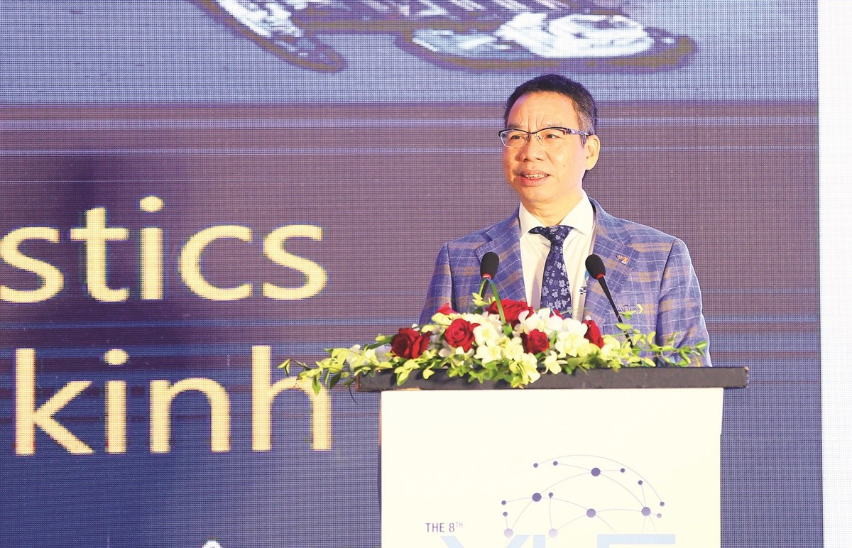 Mr Dao Trong Khoa, Deputy President of VLA suggested some solutions to reduce logistics cost at the Forum