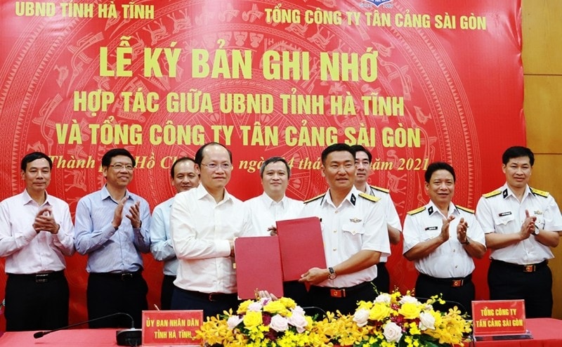 Hà Tĩnh và Tân Cảng Sài Gòn ký ghi nhớ hợp tác lĩnh vực cảng biển, logistics