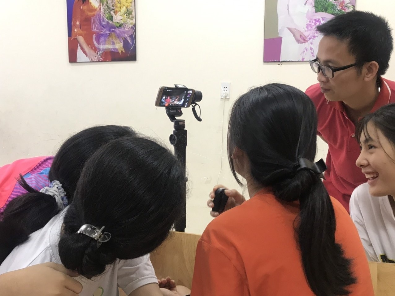 The meeting takes place in a fun and exciting atmosphere