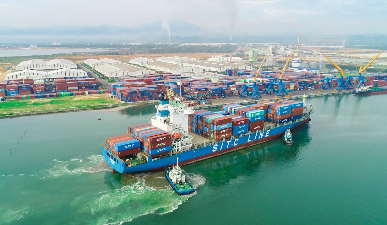 Trung tâm logistics Chu Lai là địa điểm trung chuyển các luồng hàng hóa nội địa, xuất nhập khẩu và quá cảnh theo hướng Bắc - Nam và Hành lang kinh tế Đông - Tây