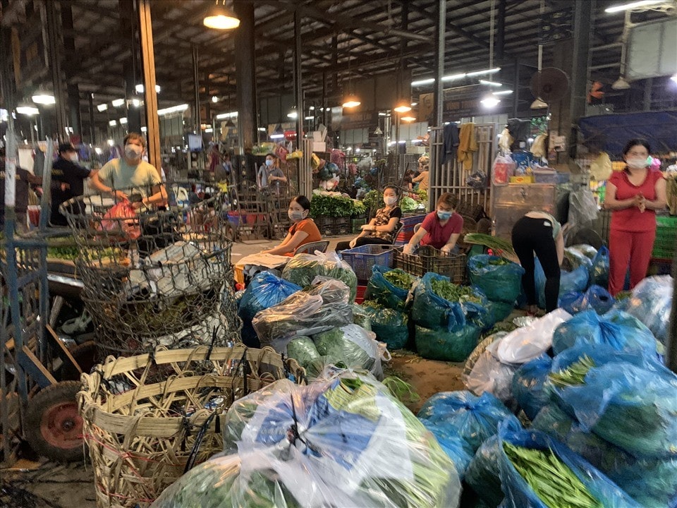 Hàng hoá về các chợ đầu mối trở lại bình thường - Ảnh: Ngọc Lê