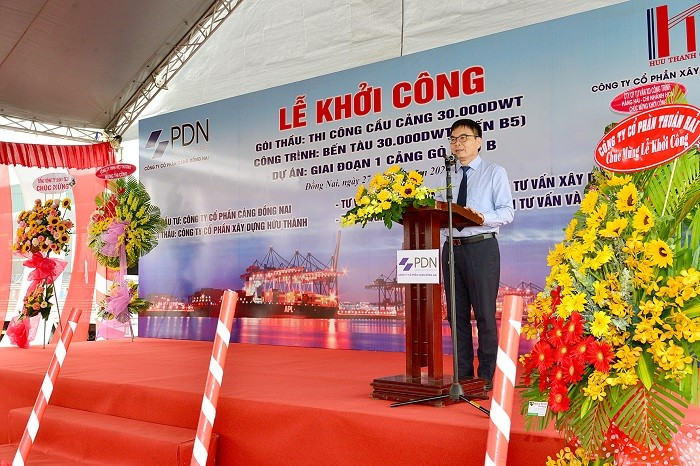 Ông Phan Đình Thám, Tổng Giám đốc Tổng Công ty Sonadezi chúc mừng lễ khởi công (ảnh: Phó Bá Cường)