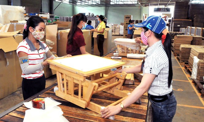 Sản xuất đồ gỗ xuất khẩu tại huyện Đông Anh (Hà Nội)