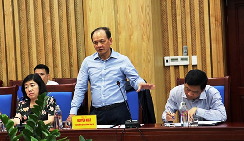 Thứ trưởng Bộ Giao thông Vận tải Nguyễn Nhật phát biểu gợi ý một số hướng để các sở, ngành và UBND tỉnh Nghệ An góp ý bổ sung vào quy hoạch cảng giai đoạn mới