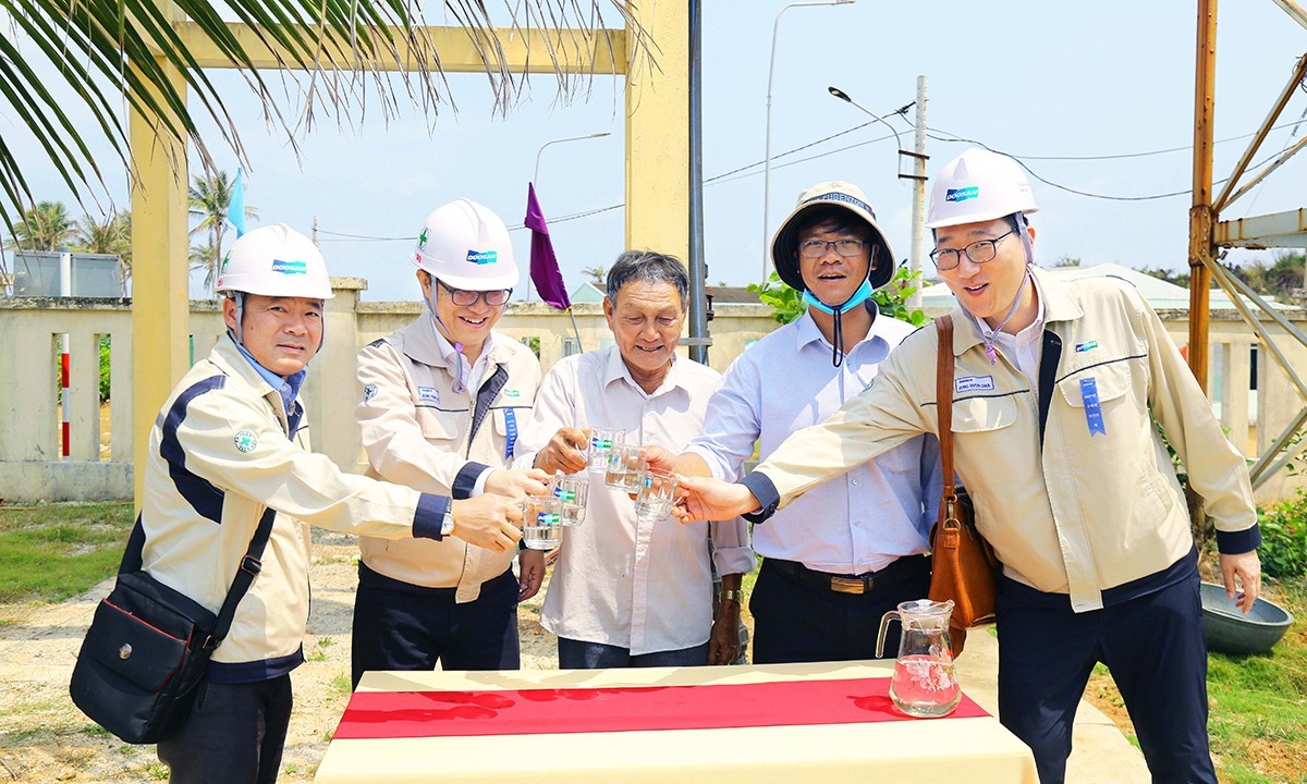 Nguồn nước được lọc từ nhà máy khử mặn do Doosan Vina trao tặng đảm bảo tiêu chuẩn hiện hành