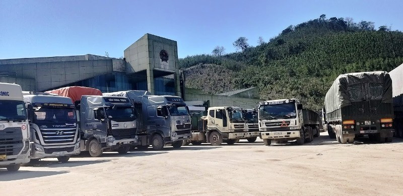 Các phương tiện vận chuyển hàng hóa qua Cửa khẩu quốc tế Cầu Treo
