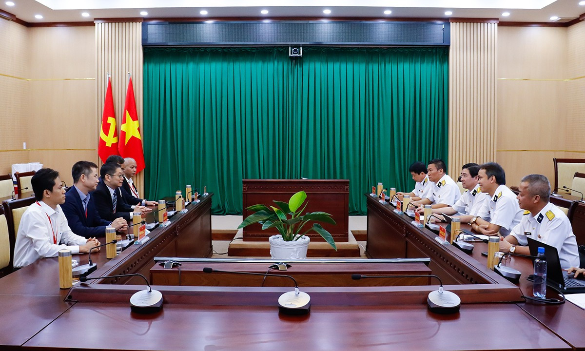 Đại diện Ban Giám đốc, chỉ huy các đơn vị thuộc TCT TCSG đã có buổi làm việc với đại diện hãng tàu OOCL Việt Nam