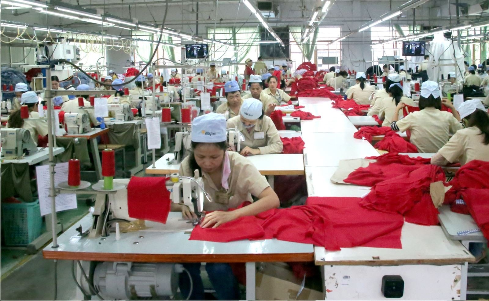 Doanh nghiệp tư nhân ngày nay không chỉ tham gia những ngành sử dụng lao động giản đơn mà họ còn thực hiện các công trình lớn, nhiều tập đoàn KTTN còn đảm nhận vai trò đầu tàu ở những lĩnh vực chủ chốt của nền kinh tế 