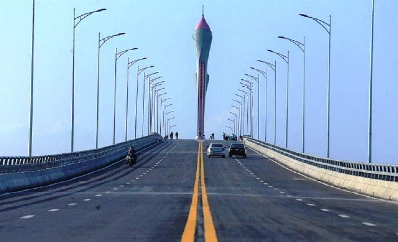 Cầu Cửa Hội hoàn thành sẽ góp phần kết nối các vùng kinh tế trọng điểm phía Nam tỉnh Nghệ An với tỉnh Hà Tĩnh (Ảnh: Thành Vinh)