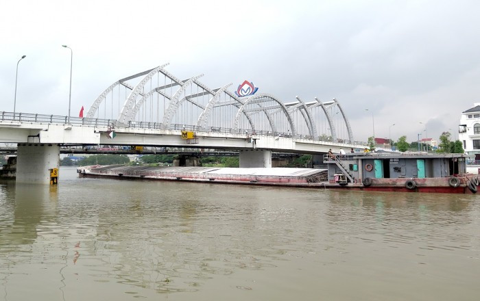 Sông Đào Hạ Lý là tuyến đường thủy cấp 3 nhưng cầu có tĩnh không thấp không phù hợp
