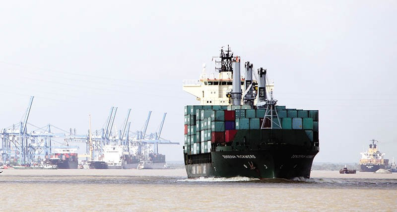 Đầu tư cho giao thông và cảng biển, logistics sẽ giúp liên kết vùng hiệu quả và thực chất hơn (Trong ảnh: Tân Cảng - Cái Mép)