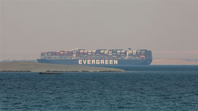 Tàu Ever Given sẽ không được phép rời khỏi Ai Cập cho đến khi chủ tàu trả đủ tiền bồi thường (Ảnh: AP)