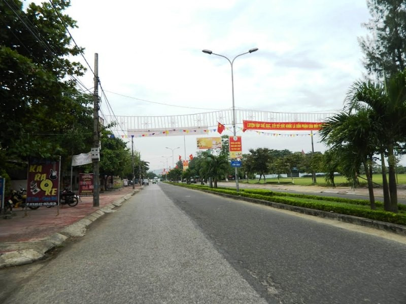 Đường Bình Minh - Tuyến đường huyết mạch của thị xã du lịch Cửa Lò sẽ được nâng cấp, mở rộng - Ảnh: Thành Vinh