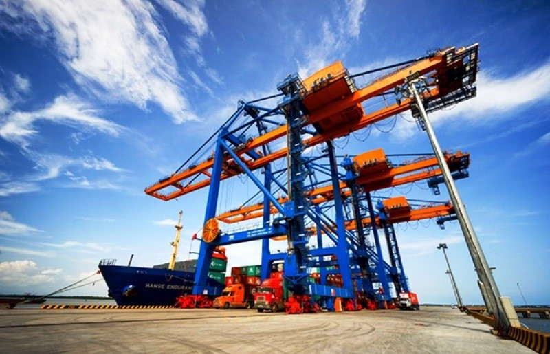 Cảng Nam Đình Vũ với qui mô 7 cầu cảng container và hàng tổng hợp đã được đưa vào khai thác ổn định để phục vụ chính cho nhà đầu tư trong KCN Nam Đình Vũ