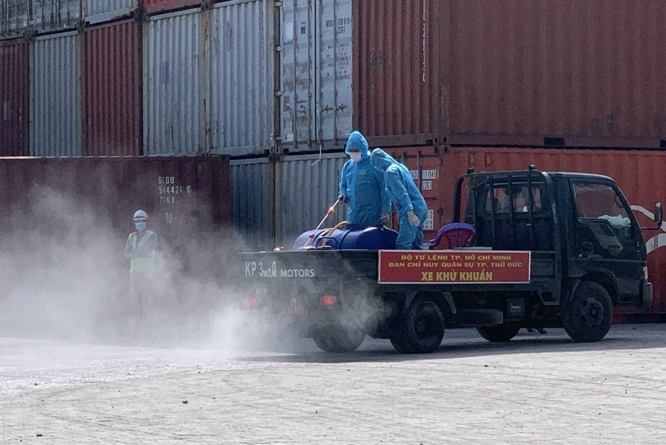 Lực lượng Binh chủng Hóa học phun khử trùng toàn bộ khu vực cảng SP - ITC