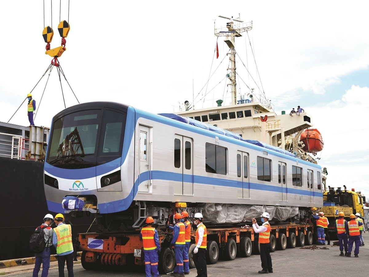 Dự án lần lượt đón các toa tàu cập cảng 