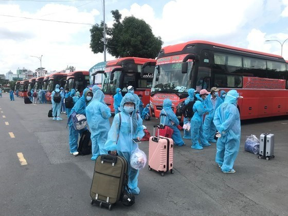 Trên những chuyến xe của Phương Trang, hàng nghìn bà con từ nhiều tỉnh thành được về quê tránh dịch an toàn 
