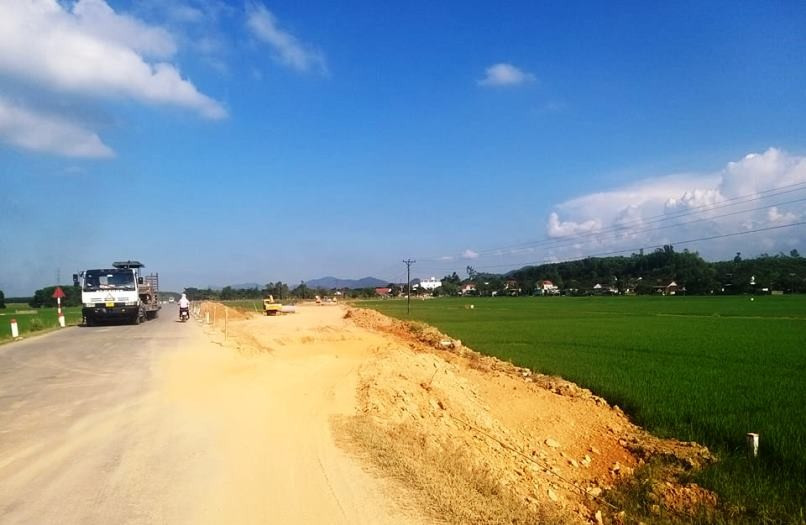 Năm 2021, Dự án nâng cấp, mở rộng quốc lộ 15A qua Nghệ An được bố trí 286 tỷ đồng - Ảnh: Duy Ngợi