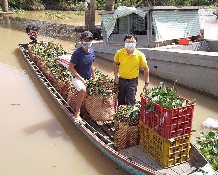 Vietnam Post hỗ trợ người dân vùng dịch tiêu thụ nông sản