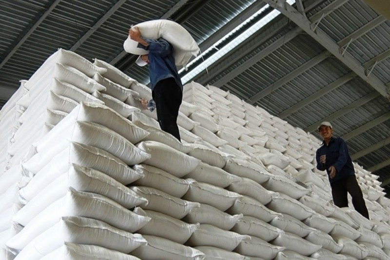 Người dân các tỉnh gặp khó khăn vì dịch bệnh Covid-19 được hỗ trợ hơn 130.000 tấn gạo (ảnh minh họa)