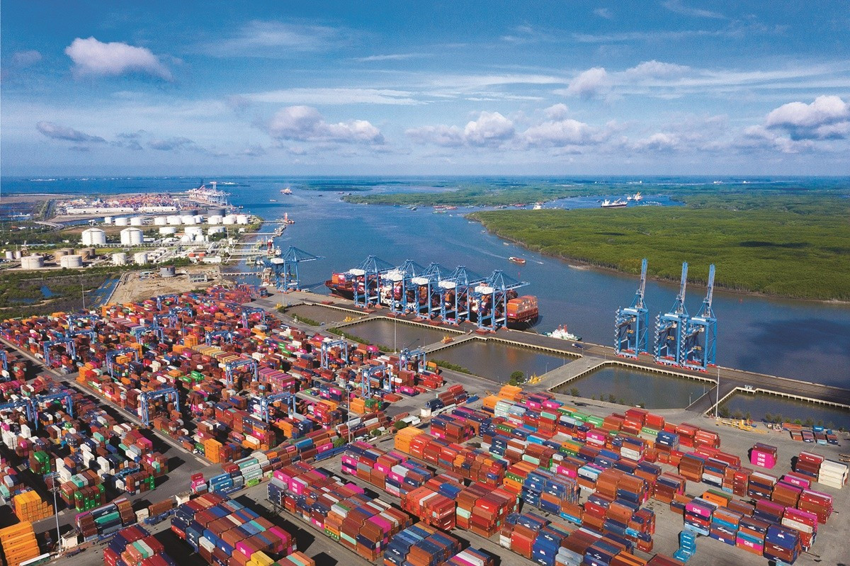 With remarkable progress in recent years, Vietnam’s logistics service sector has been identified by the Party and the Government as an important service sector in the overall structure of the national economy