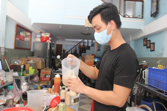 Đà Nẵng hiện đã cho các cửa hàng ăn uống trong vùng xanh được bán mang đi - Ảnh: TRƯỜNG TRUNG