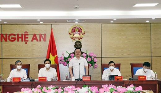 Chủ tịch UBND tỉnh Nghệ An Nguyễn Đức Trung đề nghị cần tập trung thực hiện dự án Cảng hàng không Quốc tế Vinh nhằm tháo gỡ nút thắt về hạ tầng hàng không - Ảnh: Ngọc Anh