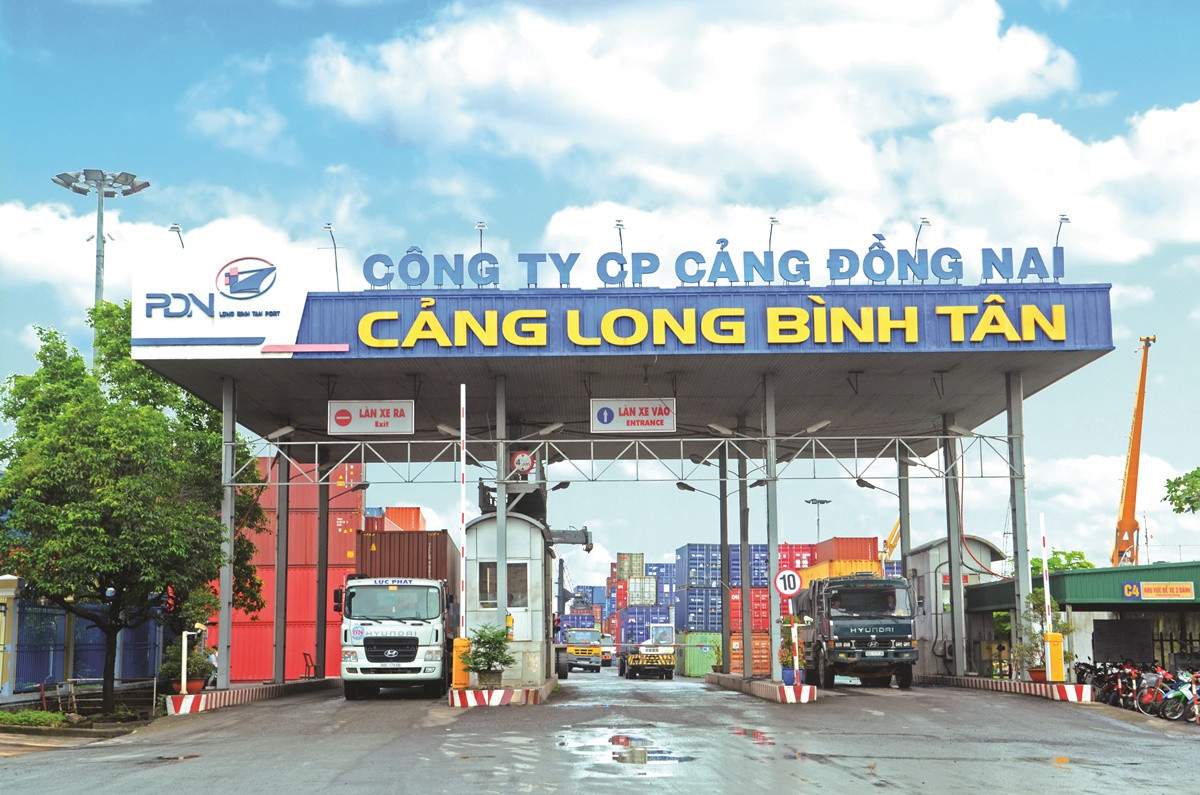 Dong Nai Port plays an important role in supply chains of production materials, of consuming goods, and of import- export of enterprises in Dong Nai province and the Southeast region
