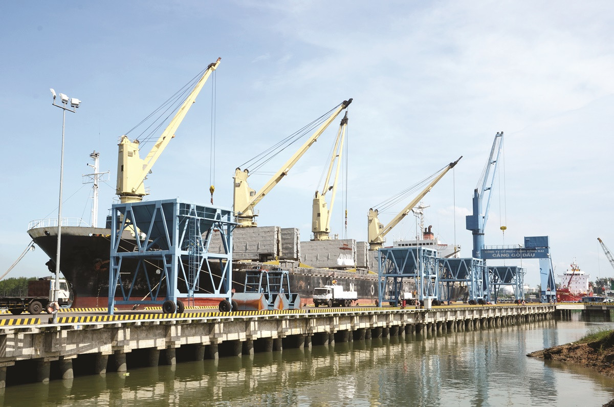Dong Nai Port does not increase service prices, but also strengthens support policies, increases service values, accompanies and shares difficulties with customers