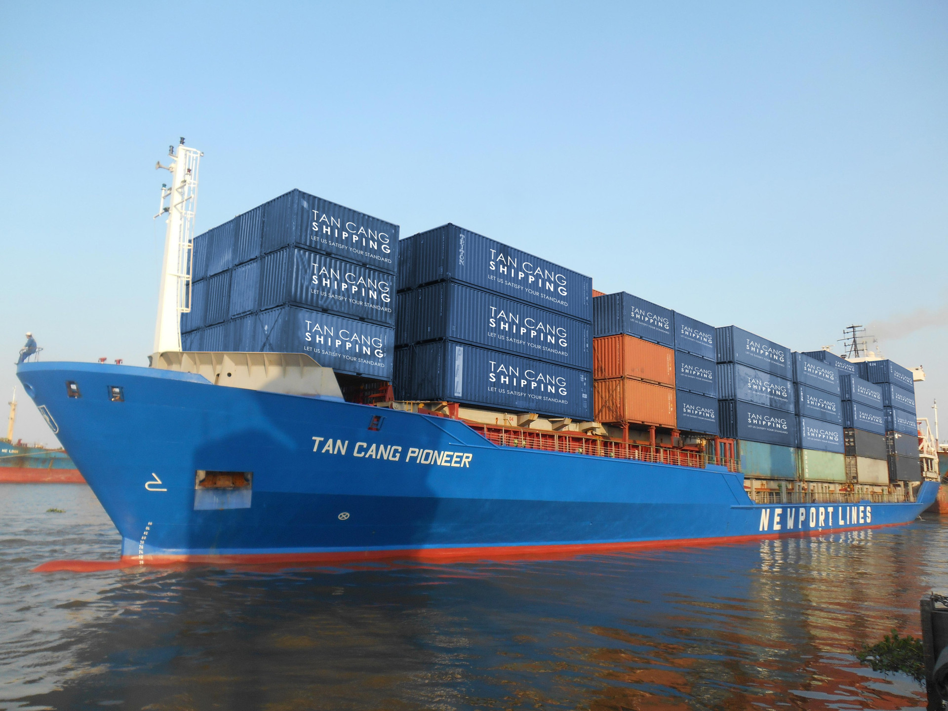 Hà Tĩnh có điều kiện khá thuận lợi cho hoạt động vận tải biển quốc tế cả đường biển và đường bộ