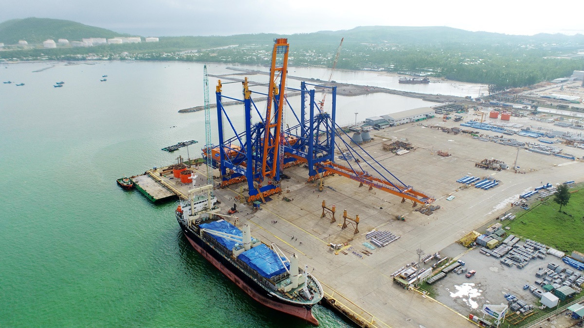 Đây là chiếc thứ bảy và thứ tám do Doosan Vina sản xuất cung ứng cho Cảng quốc tế Gemalink, đặt tại tỉnh Bà Rịa - Vũng Tàu