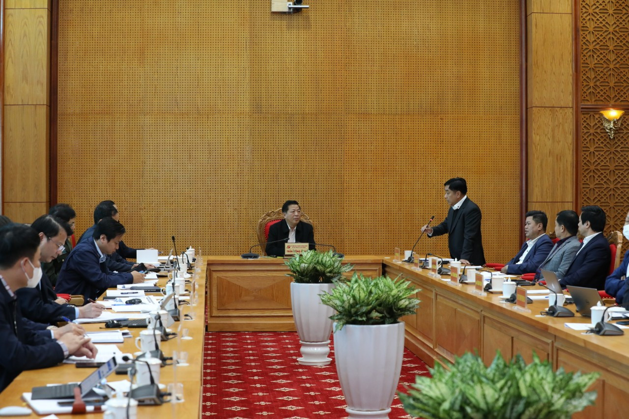 Ông Hồ Minh Hoàng, Chủ tịch HĐQT Tập đoàn Đèo Cả phát biểu tại buổi làm việc