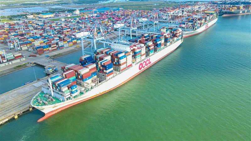 Cảng Quốc tế Cái Mép (CMIT) đang tiếp tục đầu tư cầu cảng, chuẩn bị nguồn lực đón nhận tiềm năng phát triển mạnh mẽ trong các năm tới. 