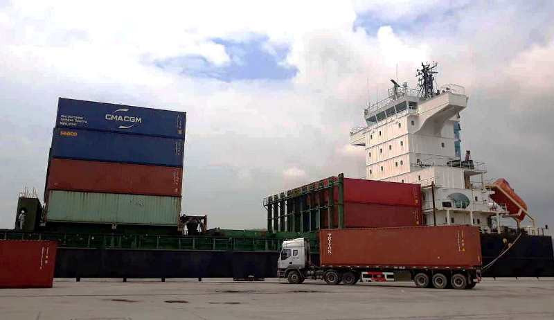 Chuyến tàu container quốc tế cập cảng Nghi Sơn - Ảnh: Sỹ Đức