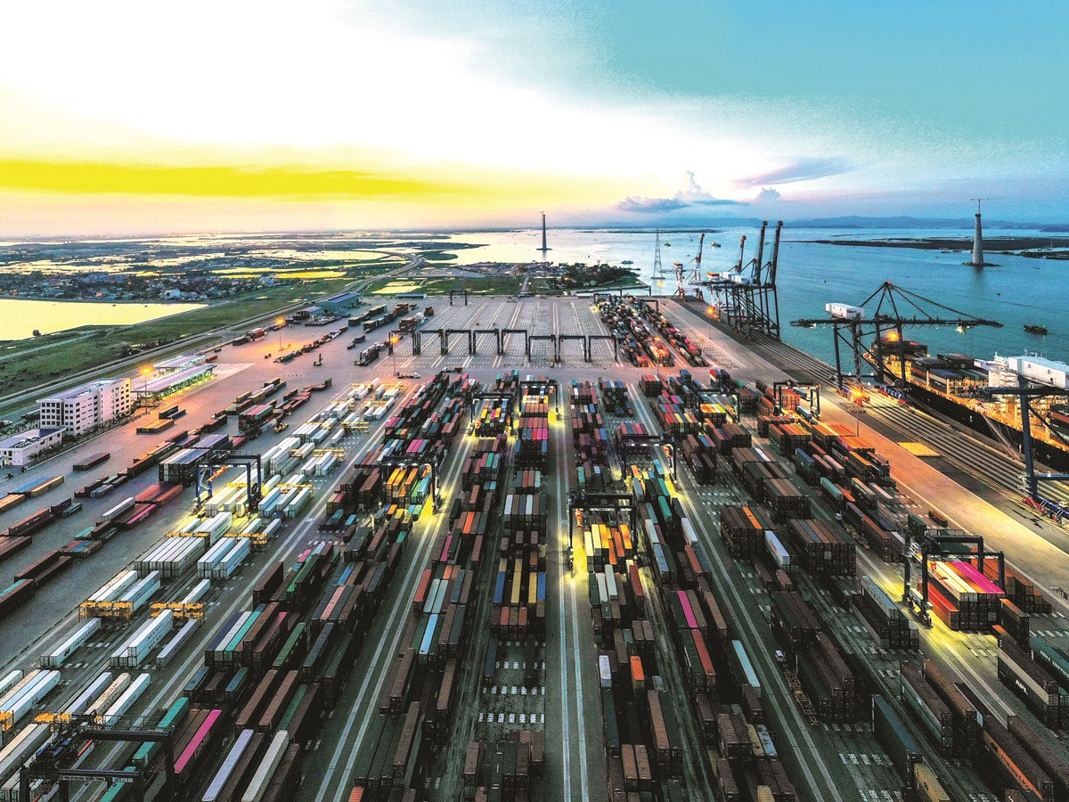 Việc phục hồi kinh tế trong trạng thái bình thường mới phụ thuộc rất lớn vào việc kết nối lại các mắc xích của ngành logistics cũng như việc kết nối chuỗi cung ứng giữa các quốc gia