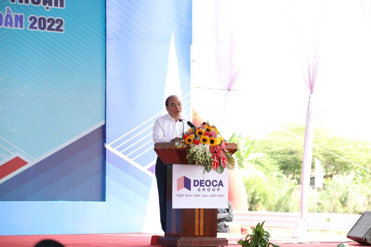 Chủ tịch nước Nguyễn Xuân Phúc phát biểu tại lễ thông xe
