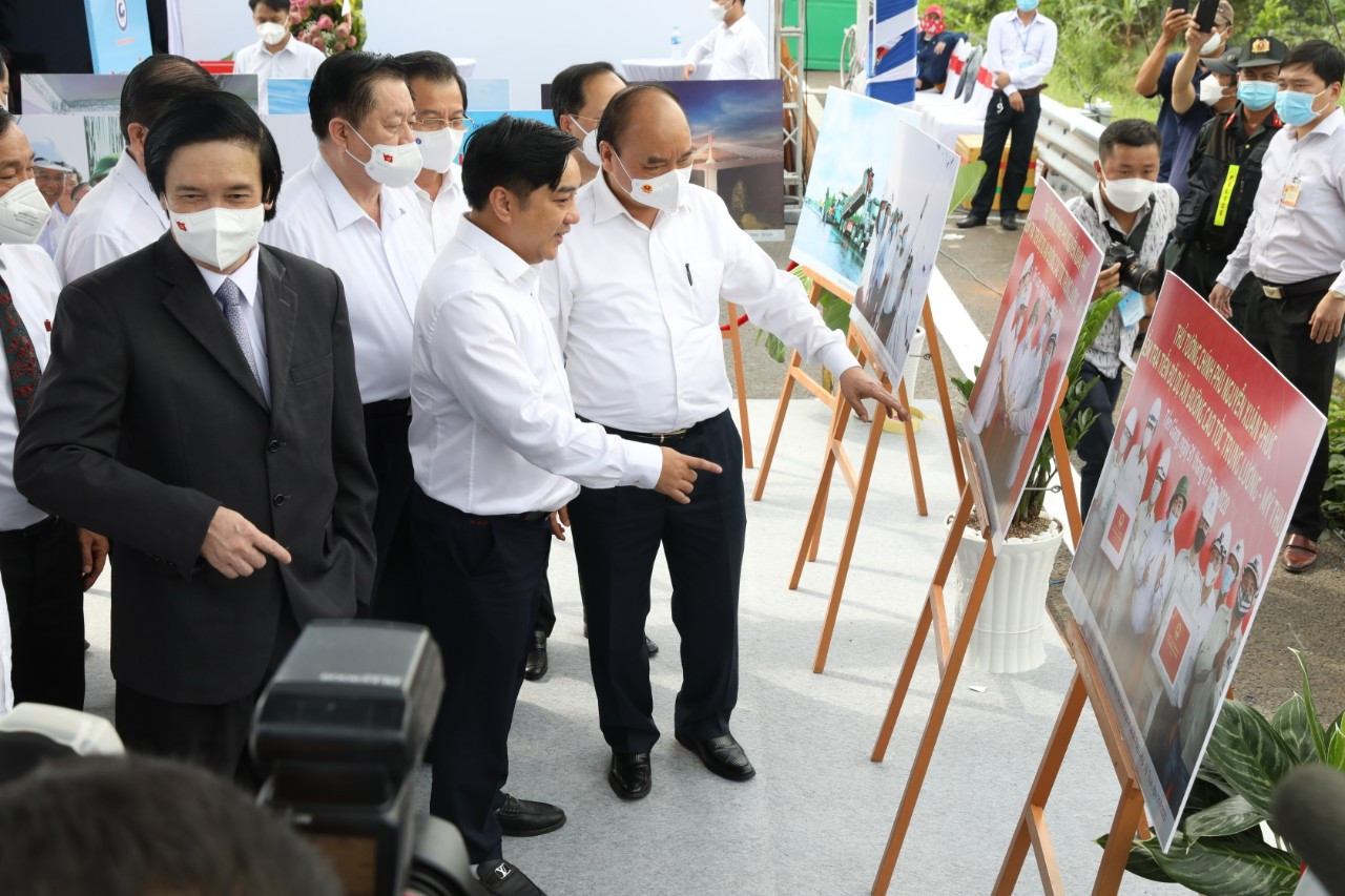Chủ tịch nước Nguyễn Xuân Phúc ghi nhận và biểu dương những nỗ lực vượt khó đưa dự án về đích đúng hạn 