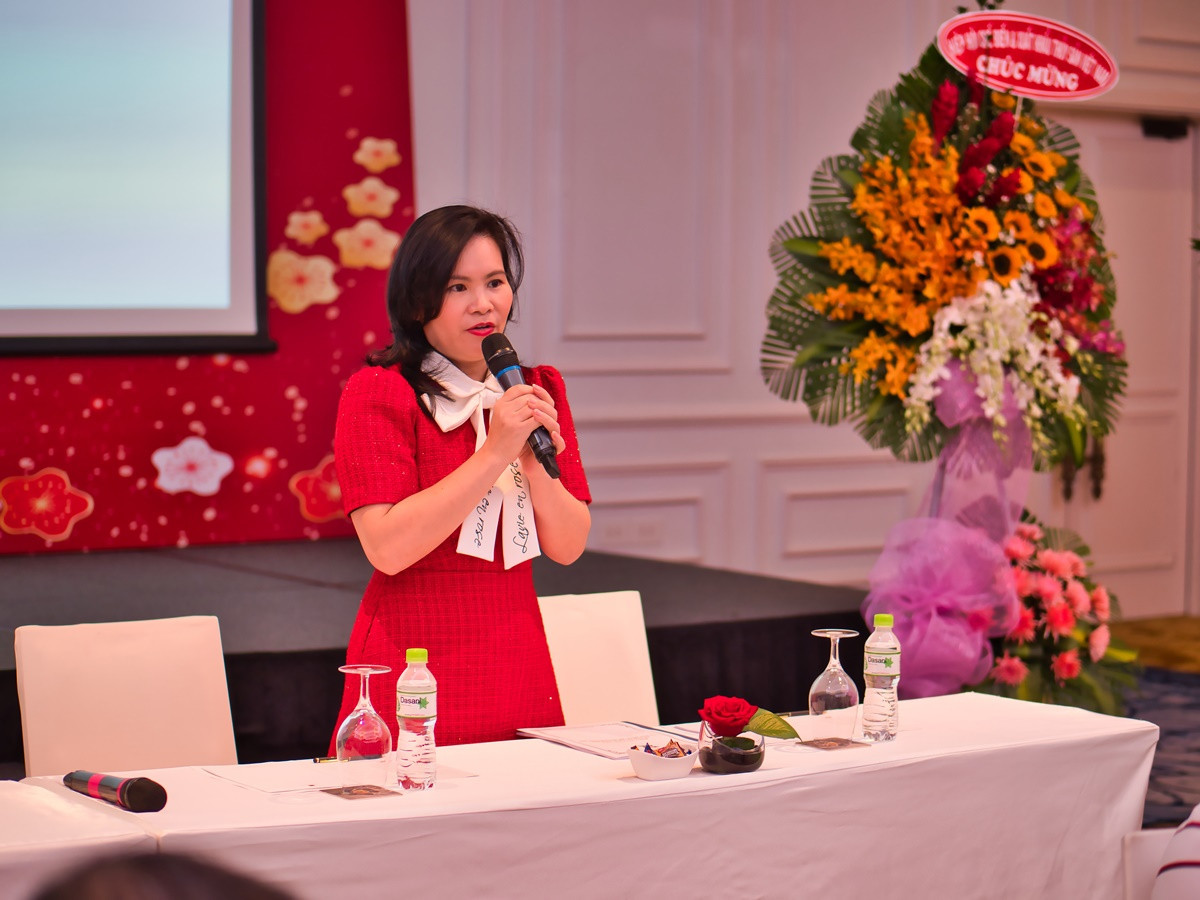 Bà Phan Thị Thanh Xuân - Phó Chủ tịch, kiêm Tổng Thư ký Lefaso thông tin về hoạt động ngành