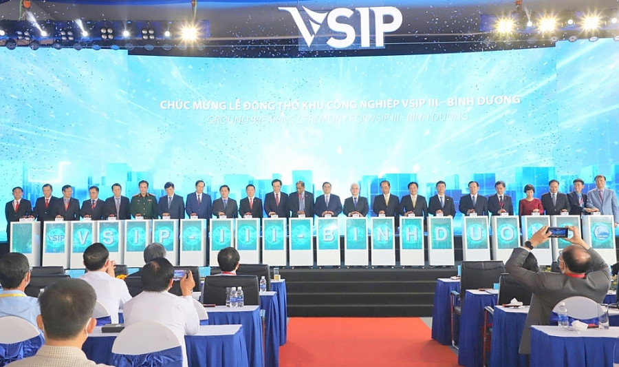 Khu công nghiệp VSIP III đã chính thức được động thổ- hứa hẹn là khu công nghiệp thế hệ mới xanh, sạch, đáp ứng theo xu thế của thế giới