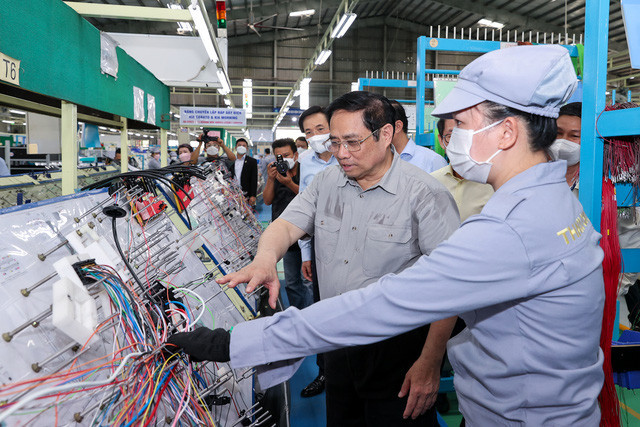 Thủ tướng thăm, làm việc với Công ty Cổ phần Tập đoàn Trường Hải (THACO) tại khu kinh tế mở Chu Lai, tỉnh Quảng Nam. Ảnh: VGP/Nhật Bắc